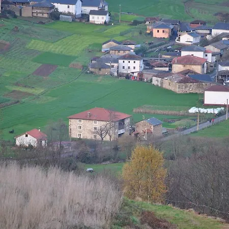 Rurales Ca Lulon アパート